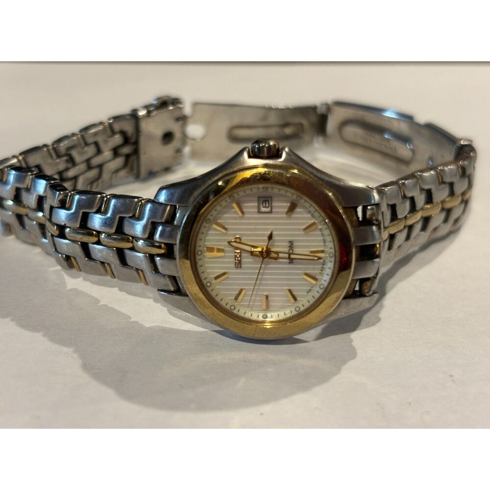 Vintage Sieko womens watch two toned quartz wrist watch 7N82-0FW0